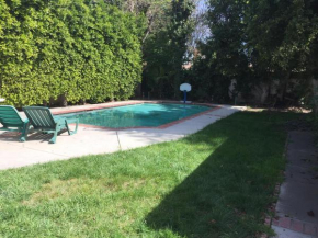 Гостиница Lovely Studio with a pool  San Fernando Valley